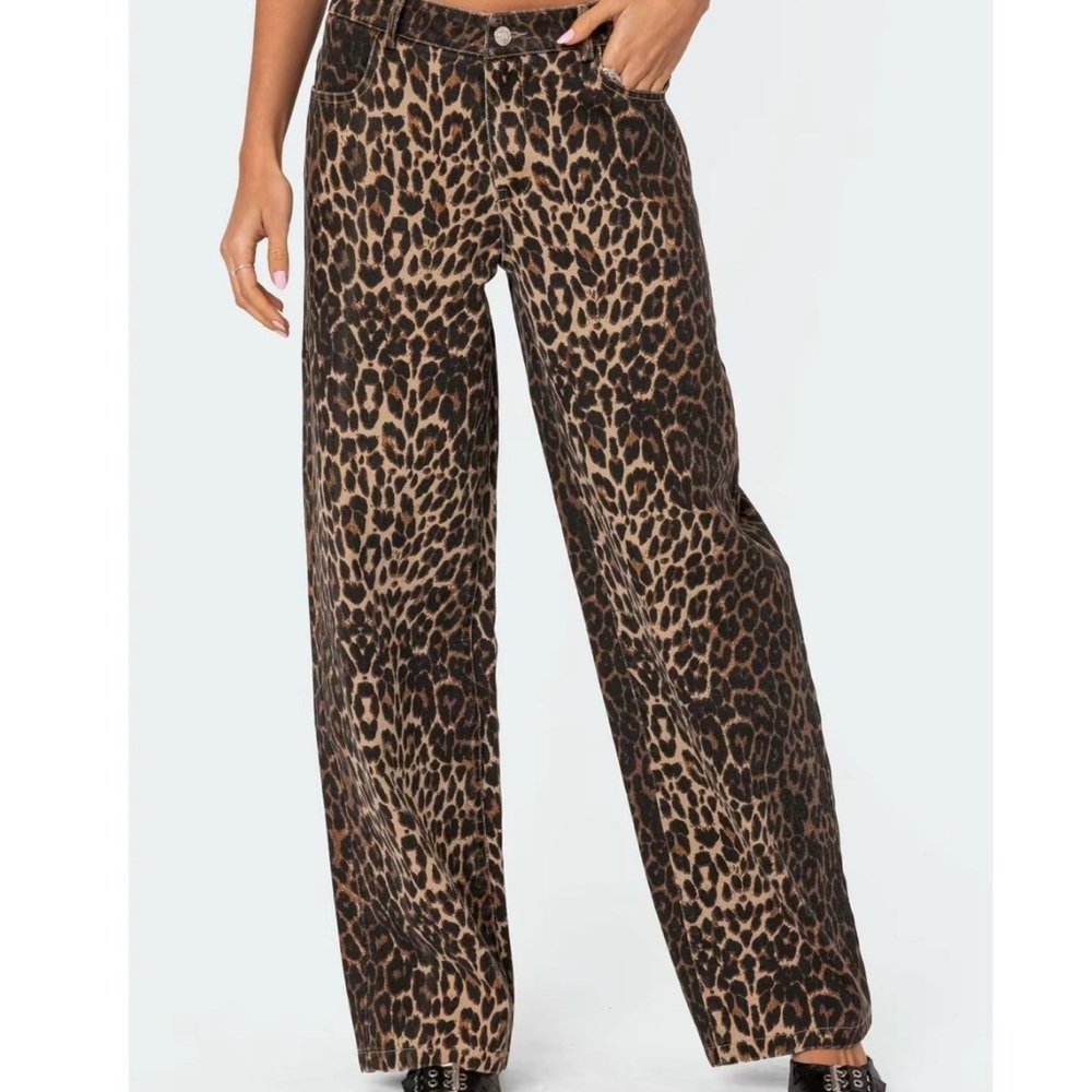 Edikted Leopard Print Boyfriend Jeans - Brown and Black
